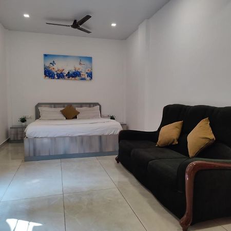 Aqua Villa Luxury Home Stay ロナバラ エクステリア 写真