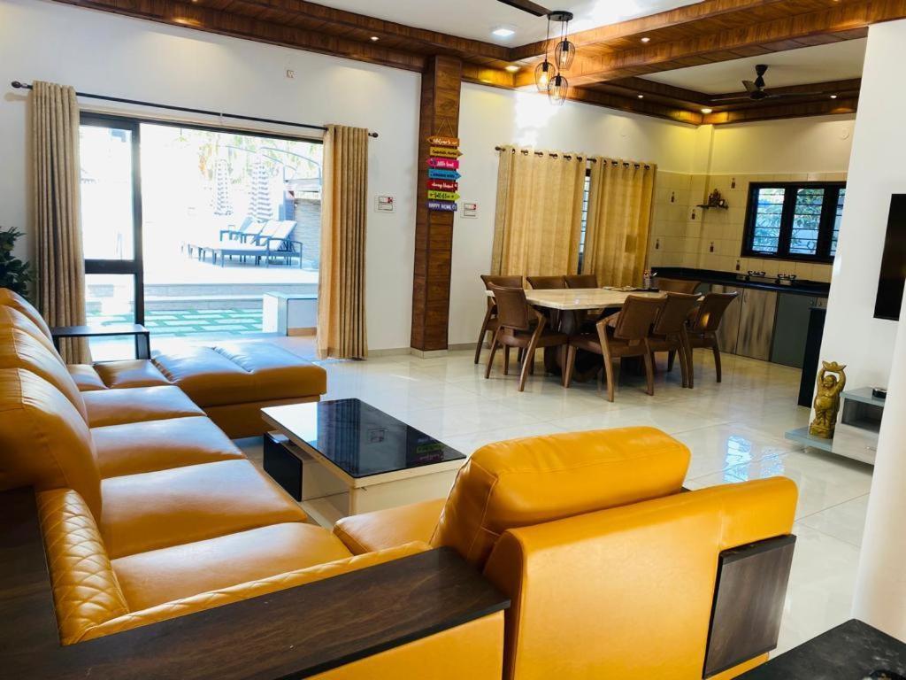 Aqua Villa Luxury Home Stay ロナバラ エクステリア 写真
