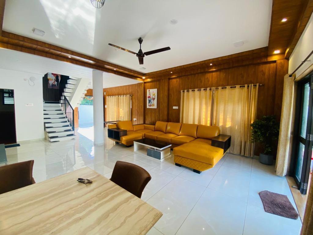 Aqua Villa Luxury Home Stay ロナバラ エクステリア 写真